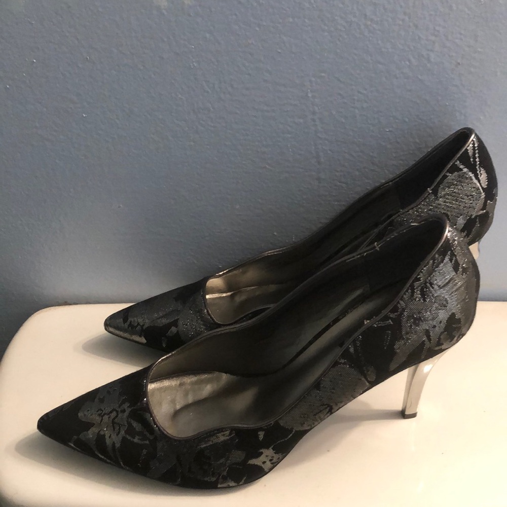 Size 11 M Pewter / Black Heels